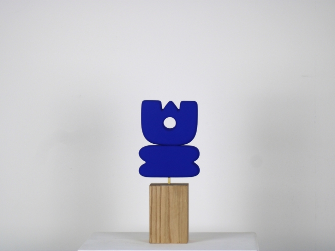 joji_bleu_outremer